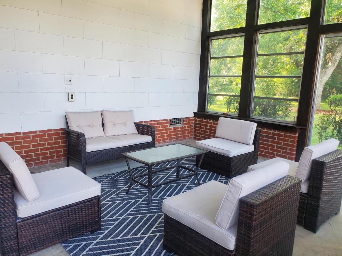 Spacious Centrally Located 3 Bed 2 Bath - Sleeps 8 Montgomery Bagian luar foto