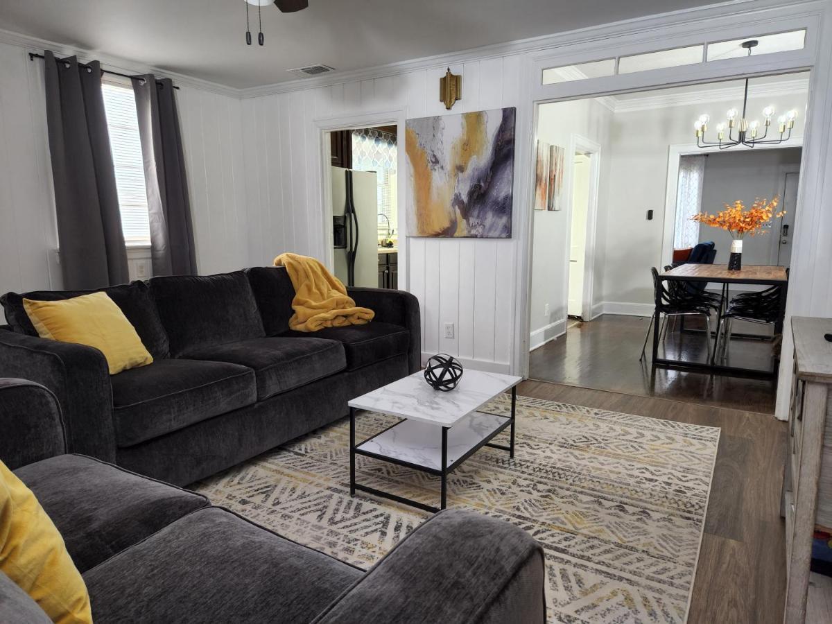 Spacious Centrally Located 3 Bed 2 Bath - Sleeps 8 Montgomery Bagian luar foto