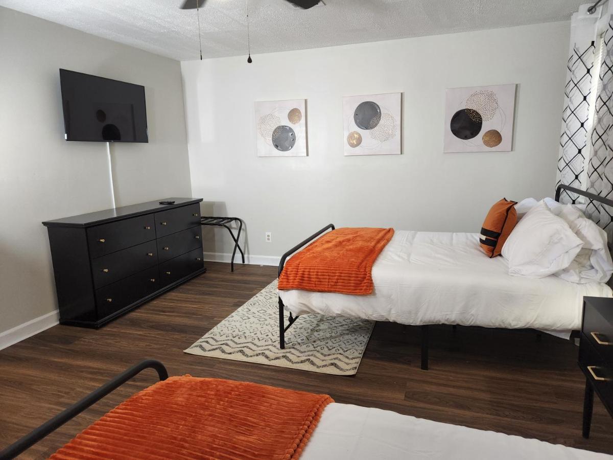 Spacious Centrally Located 3 Bed 2 Bath - Sleeps 8 Montgomery Bagian luar foto