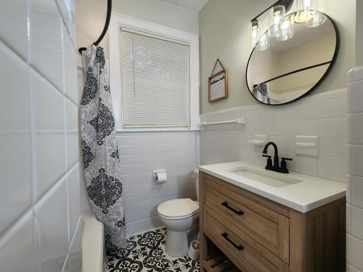 Spacious Centrally Located 3 Bed 2 Bath - Sleeps 8 Montgomery Bagian luar foto