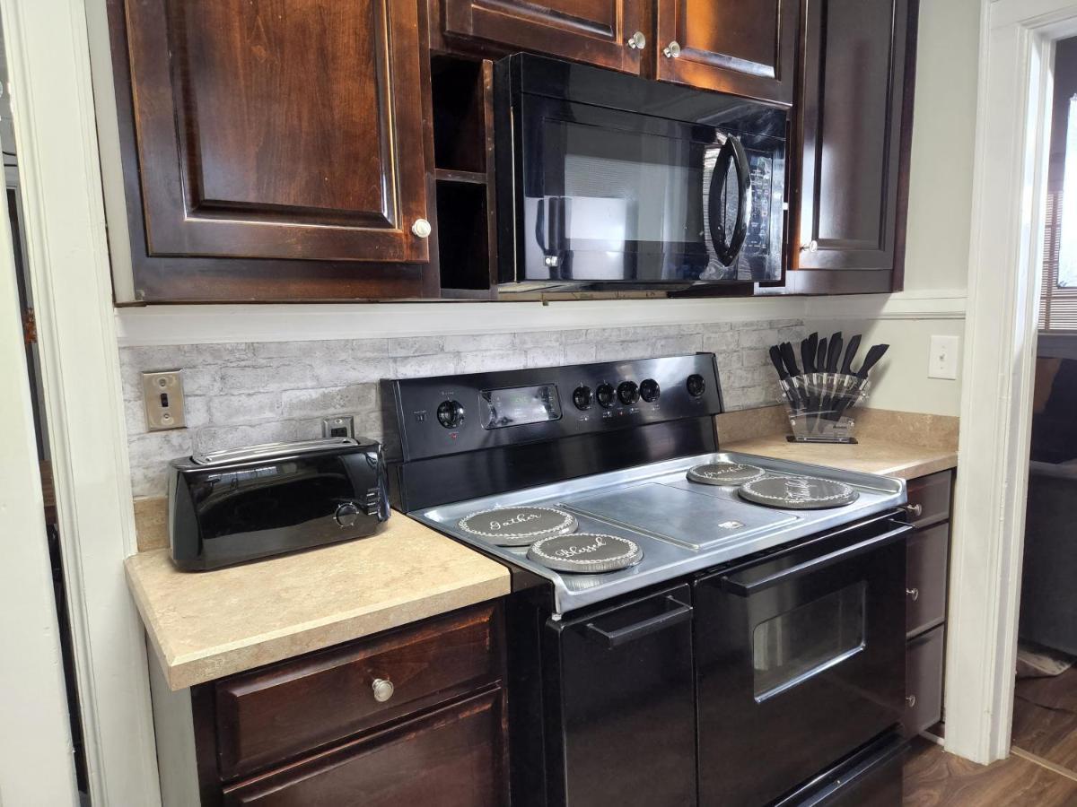 Spacious Centrally Located 3 Bed 2 Bath - Sleeps 8 Montgomery Bagian luar foto
