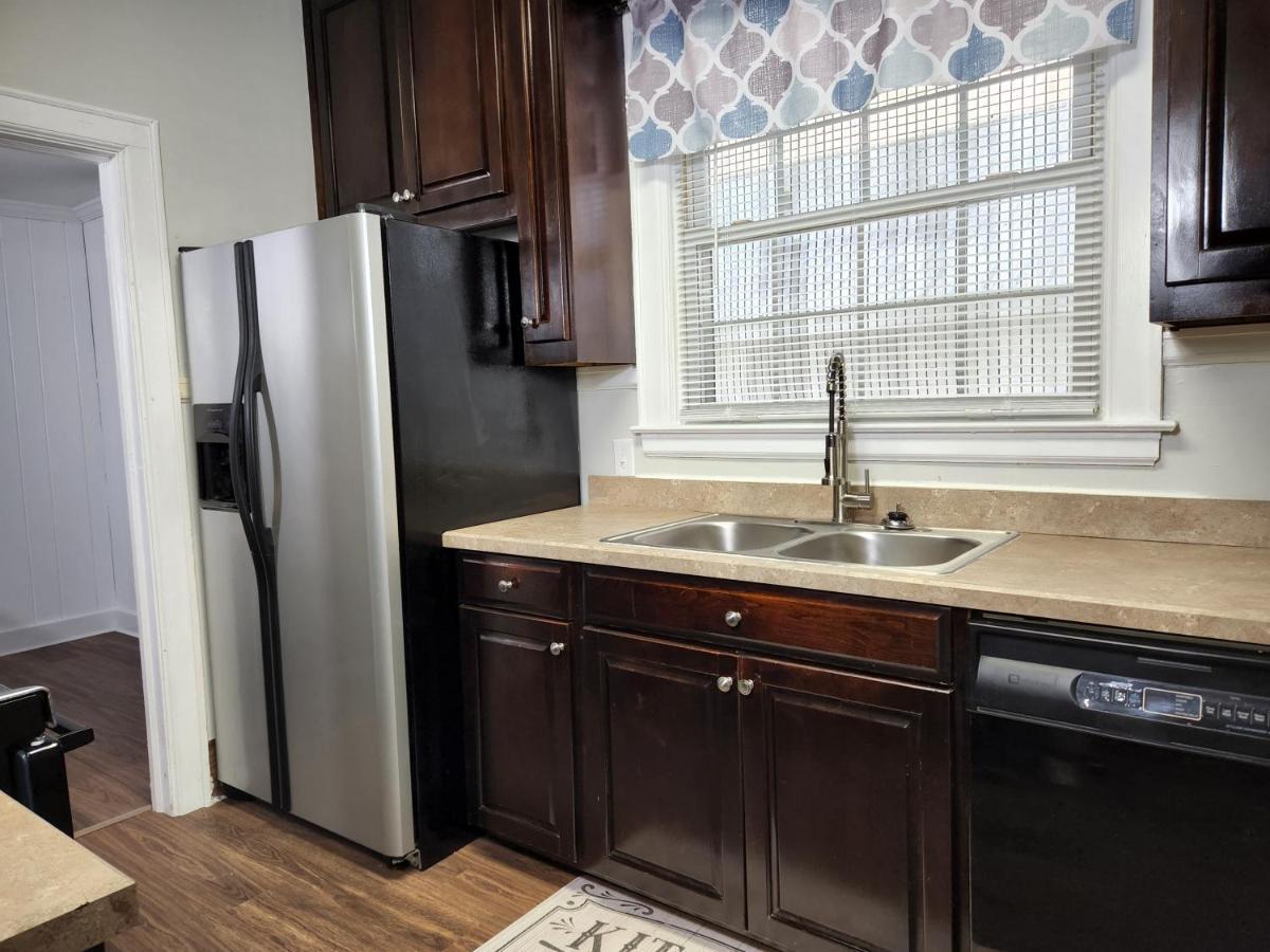Spacious Centrally Located 3 Bed 2 Bath - Sleeps 8 Montgomery Bagian luar foto