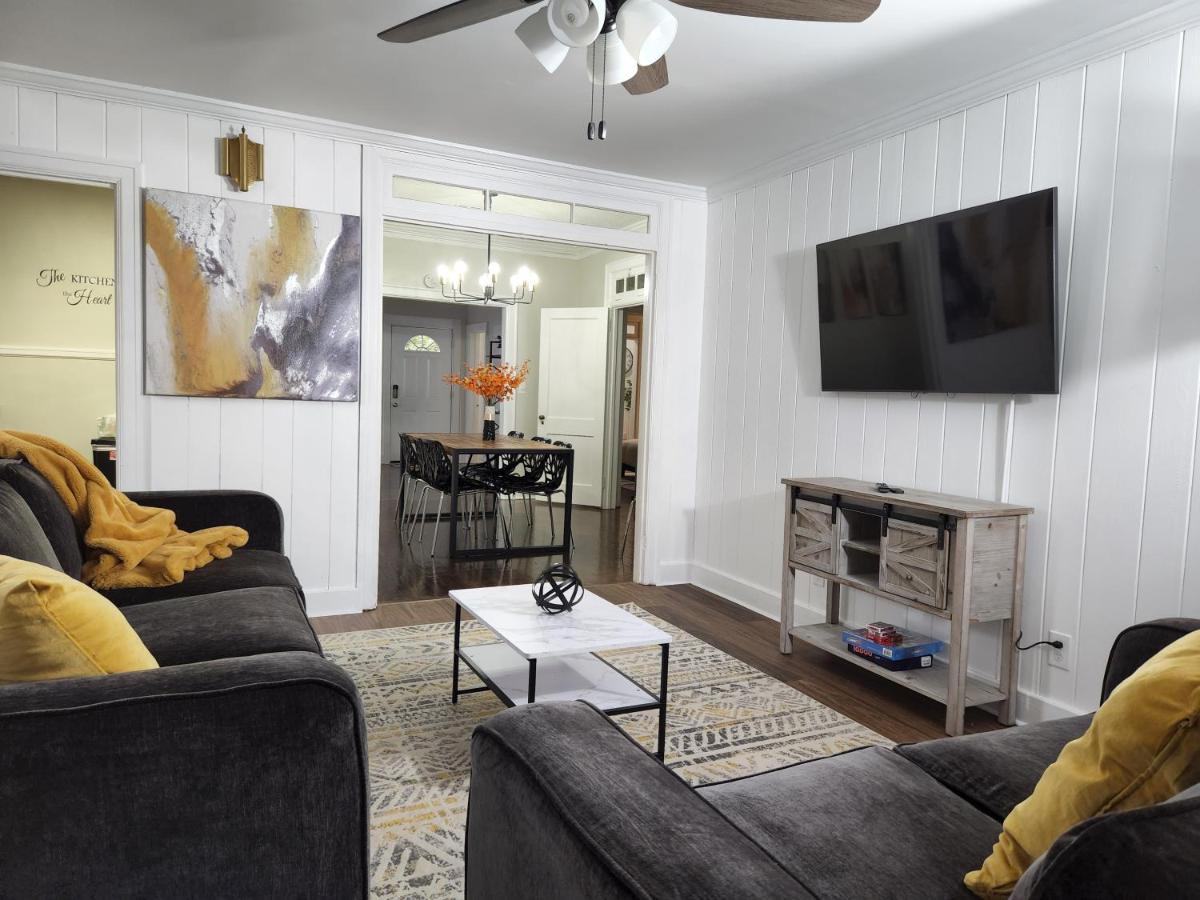 Spacious Centrally Located 3 Bed 2 Bath - Sleeps 8 Montgomery Bagian luar foto